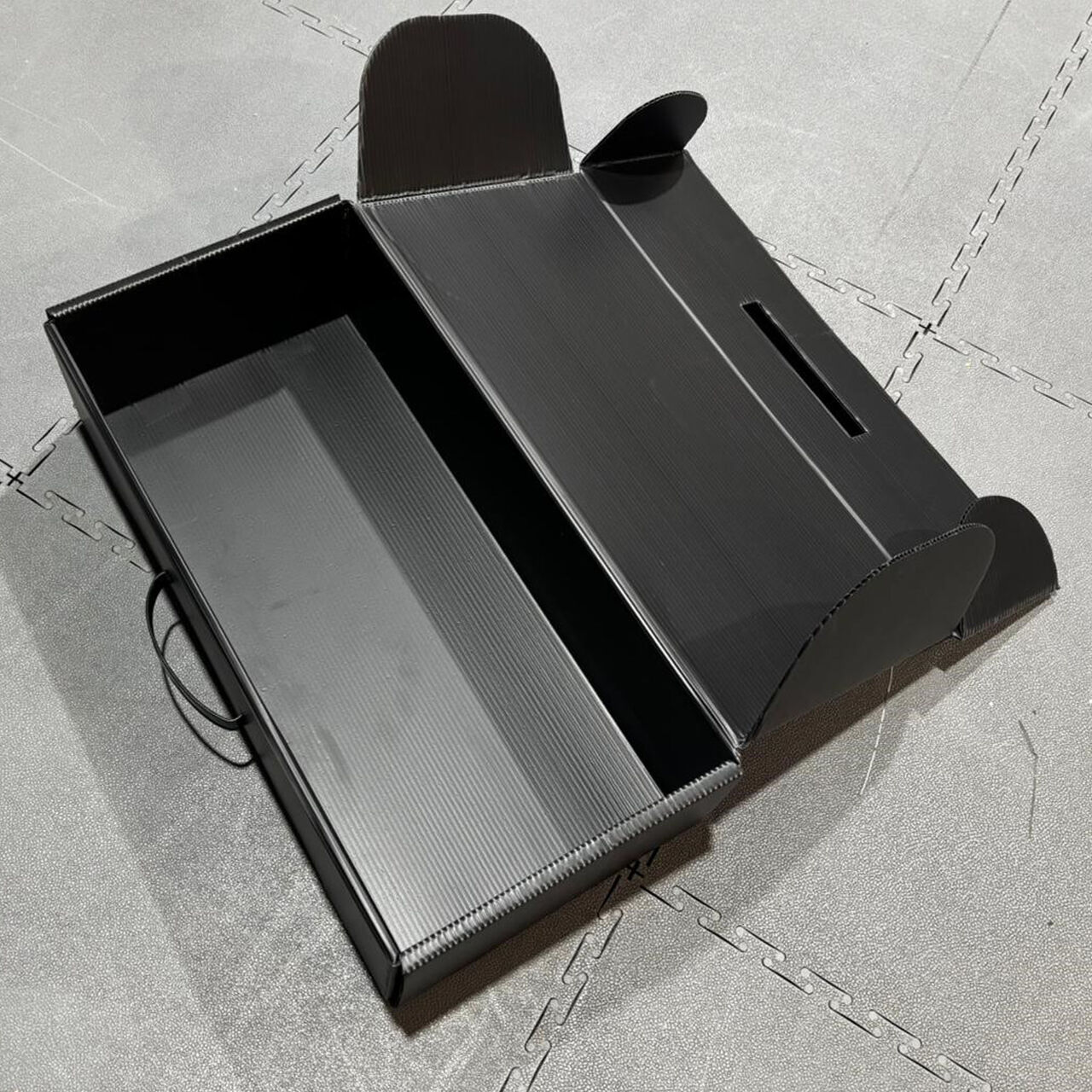 MR33-805018 MR33 Kunststoff Transportbox Black Hollow 44,1x20,9x11,9cm (2)