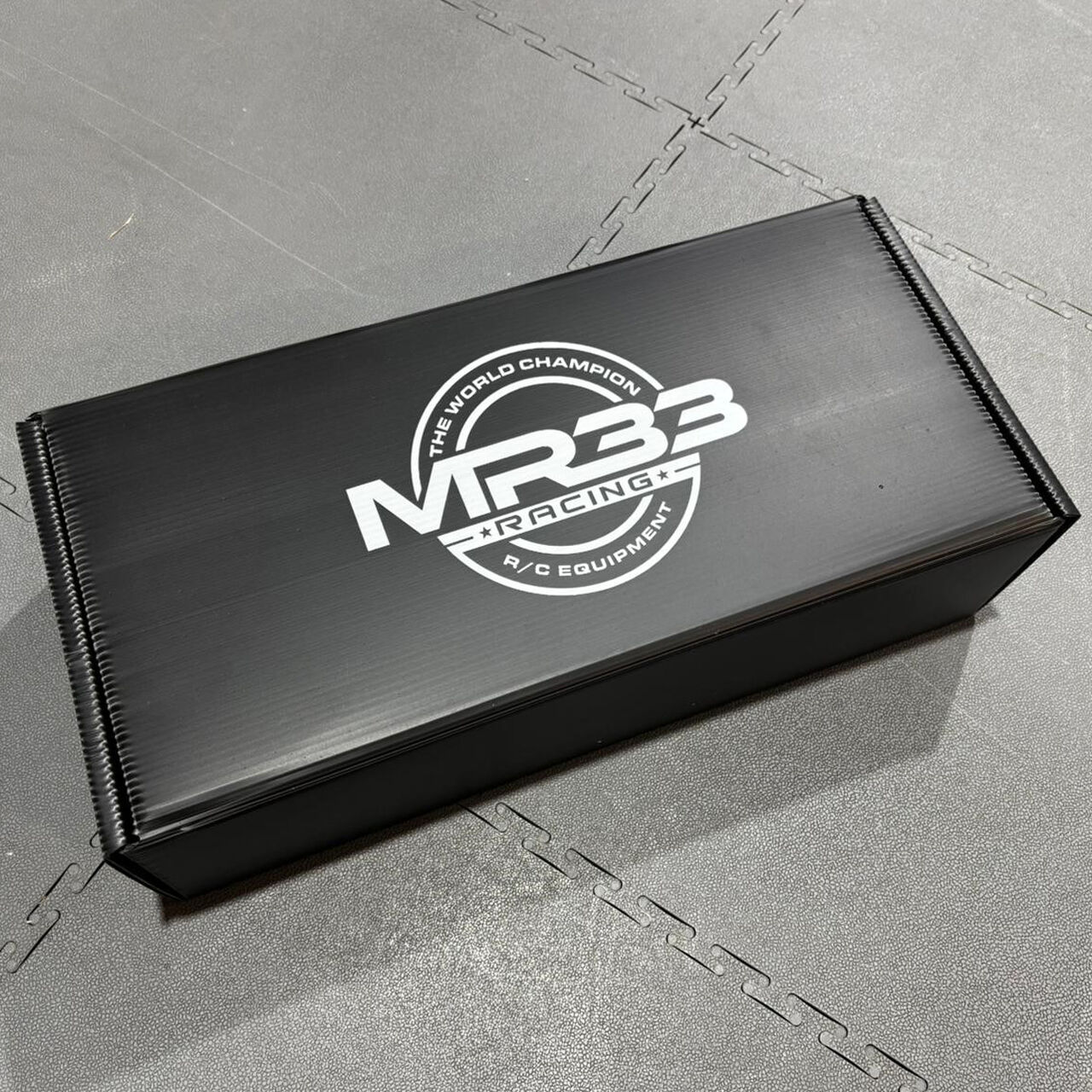 MR33 Kunststoff Transportbox Black Hollow 44,1x20,9x11,9cm (1)