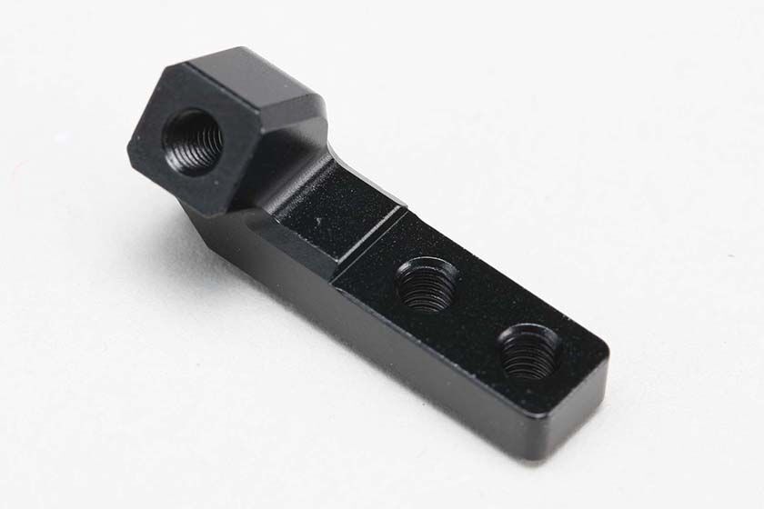 YOK-B12-018L-Yokomo-BD12-Aluminium-Daempferhalter-Hinten-Links yok-b12-018l-yokomo-bd12-aluminium-daempferhalter-hinten-links